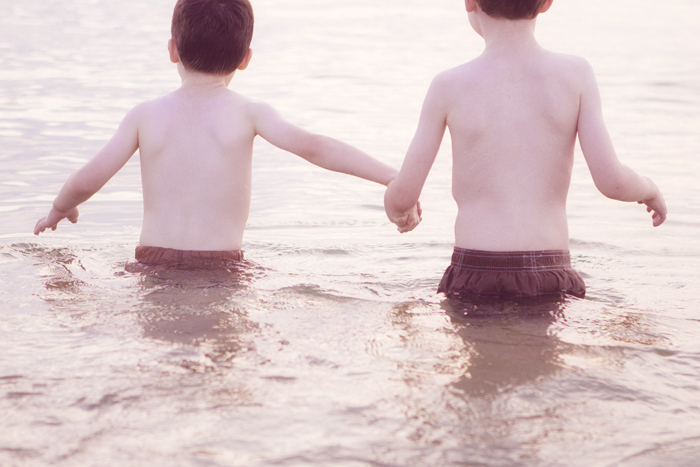 luke-brother-holding-hands-in-the-water