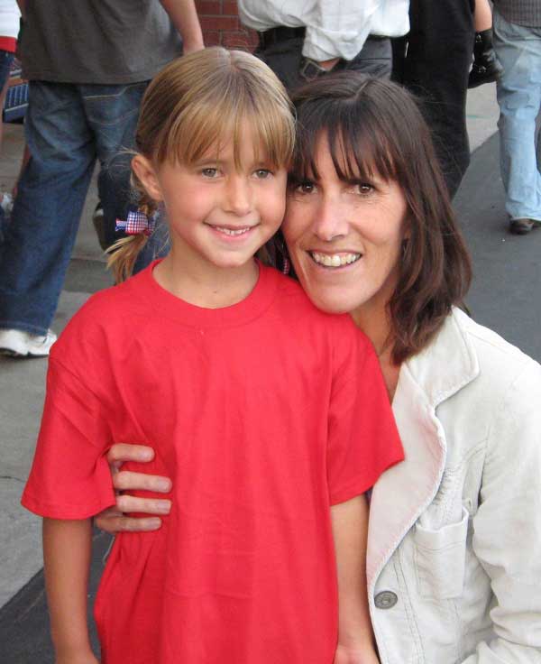 McKenna and her mom, Kristine Wetzel