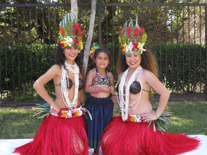 Aubrey standing between two belly dancers