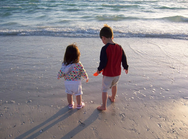 JJ and Andrew playing at the beach before she was diagnosed with childhood cancer