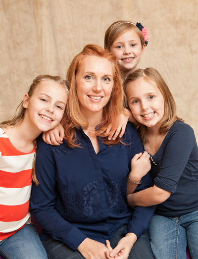 Avery smiles with her mom and sisters